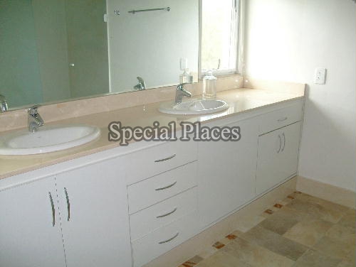 Conheça BANH4 do imóvel - Casa À Venda no Condomínio Barra, Mansões - Barra da Tijuca - Rio de Janeiro - RJ - BAC4875 - 25 BANH4