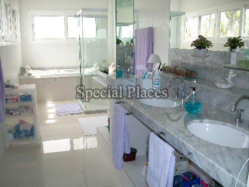 Conheça BANHEIRO MASTER do imóvel - Casa À Venda no Condomínio Barra, Porto dos Cabritos - Barra da Tijuca - Rio de Janeiro - RJ - BAC4959 - 24 BANHEIRO MASTER