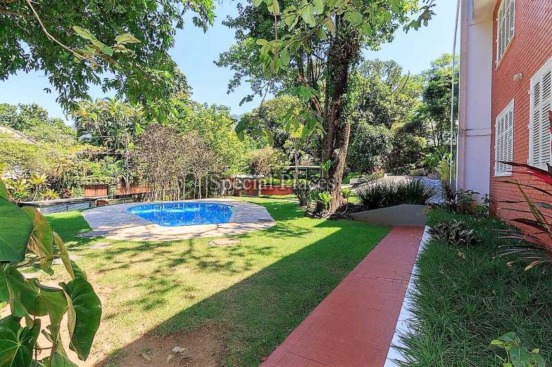 Conheça Piscina e Jardim do imóvel - Casa À Venda no Condomínio Itanhangá, Jardim - Itanhangá - Rio de Janeiro - RJ - BAC5035 - 11 Piscina e Jardim