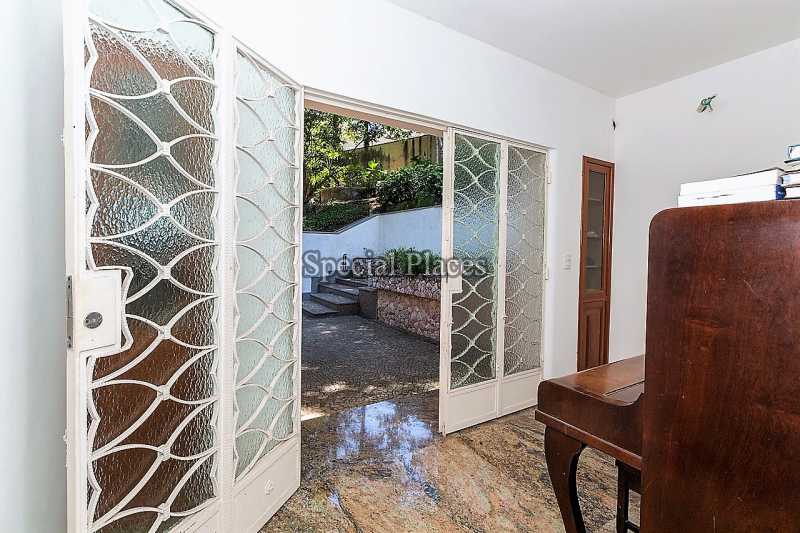 Conheça Pátio Interno do imóvel - Casa À Venda no Condomínio Itanhangá, Jardim - Itanhangá - Rio de Janeiro - RJ - BAC5035 - 19 Pátio Interno