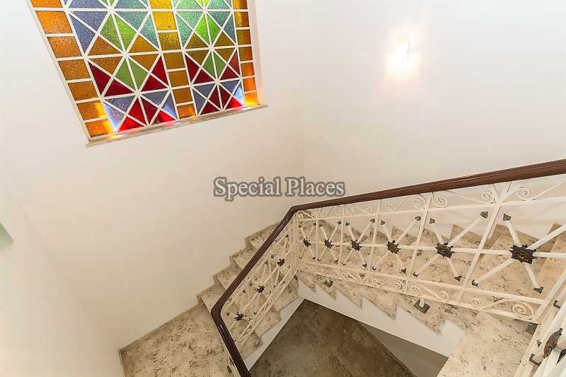 Conheça Escada do imóvel - Casa À Venda no Condomínio Itanhangá, Jardim - Itanhangá - Rio de Janeiro - RJ - BAC5035 - 23 Escada