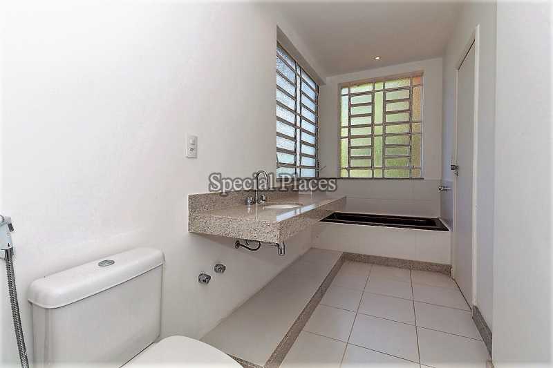 Conheça Banheiro com hidro do imóvel - Casa À Venda no Condomínio Itanhangá, Jardim - Itanhangá - Rio de Janeiro - RJ - BAC5035 - 26 Banheiro com hidro