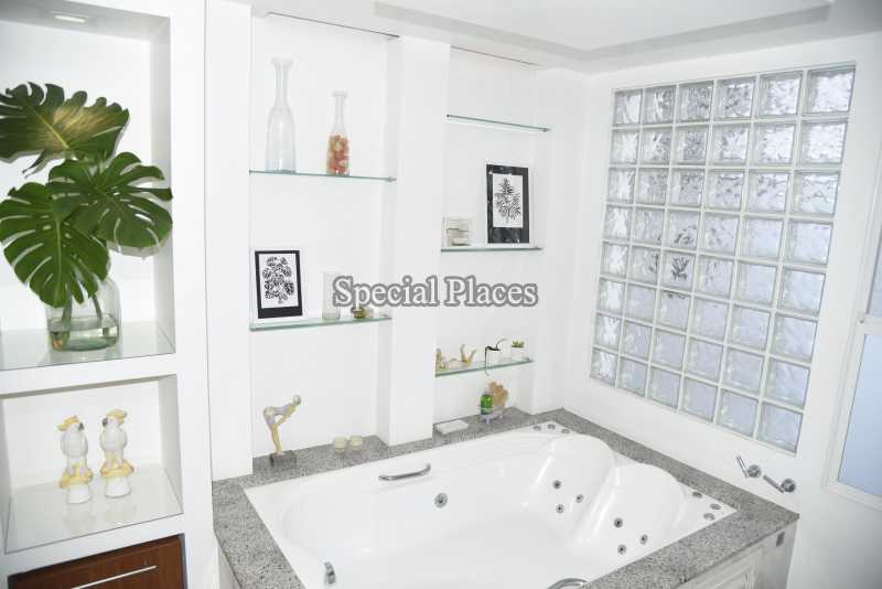 Conheça 21 banheiro suite master do imóvel - Casa À Venda no Condomínio Itanhangá, Bosque Itanhangá - Itanhangá - Rio de Janeiro - RJ - BAC5037 - 22 21 banheiro suite master
