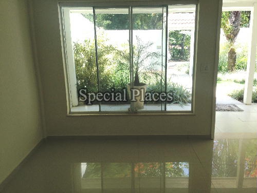 Conheça SALA do imóvel - Casa À Venda no Condomínio Barra, Santa Mônica Residências - Barra da Tijuca - Rio de Janeiro - RJ - BAC5060 - 9 SALA