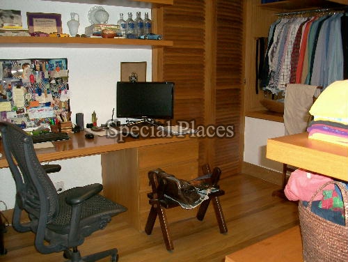 Conheça CLOSET MASCULINO do imóvel - Casa À Venda no Condomínio Itanhangá, Jardim - Itanhangá - Rio de Janeiro - RJ - BAC5061 - 30 CLOSET MASCULINO