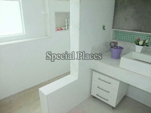 Conheça BANH. do imóvel - Casa À Venda no Condomínio Barra, Malibu - Barra da Tijuca - Rio de Janeiro - RJ - BAC5081 - 31 BANH.