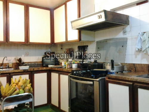 Conheça COZINHA do imóvel - Casa em Condomínio São Conrado, Povoado das Canoas, São Conrado, Rio de Janeiro, RJ À Venda, 6 Quartos, 350m² - BAC5148 - 14 COZINHA