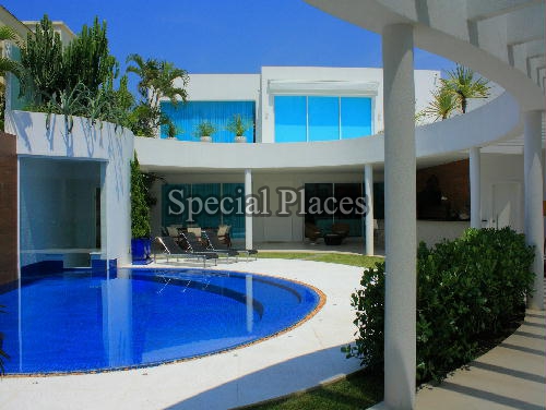 Conheça FACHADA do imóvel - Casa À Venda no Condomínio Barra, Sernambetiba Jardim Marapendi - Barra da Tijuca - Rio de Janeiro - RJ - BAC5195 - 1 FACHADA