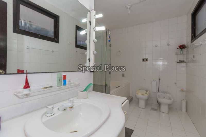 Conheça BANHEIRO SUITE do imóvel - Casa À Venda no Condomínio Joatinga - Joá - Rio de Janeiro - RJ - BAC5390 - 19 BANHEIRO SUITE