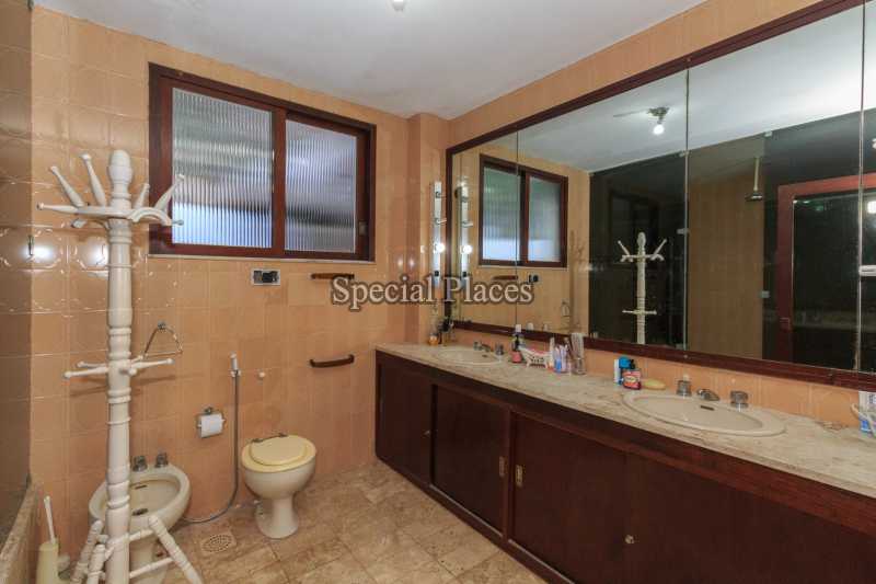 Conheça BANHEIRO SUITE MASTER do imóvel - Casa À Venda no Condomínio Joatinga - Joá - Rio de Janeiro - RJ - BAC5390 - 17 BANHEIRO SUITE MASTER