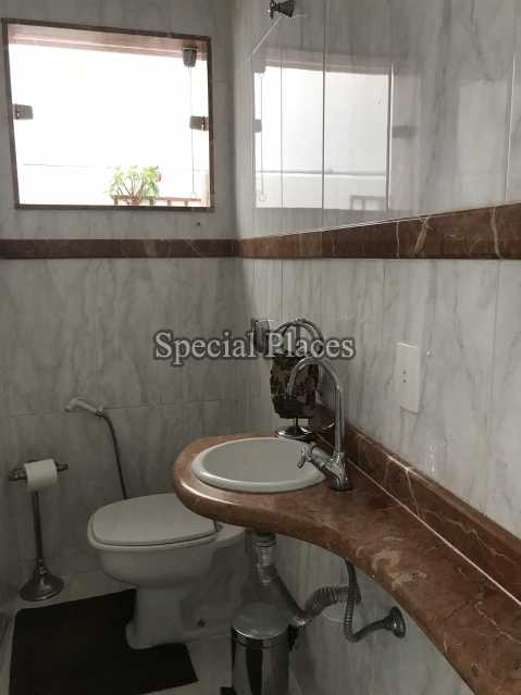 Conheça LAVABO do imóvel - Casa em Condomínio Recreio, Mountain Green, Recreio dos Bandeirantes, Rio de Janeiro, RJ À Venda, 5 Quartos, 600m² - BAC5470 - 7 LAVABO