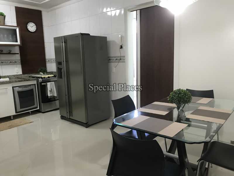 Conheça COPA-COZINHA do imóvel - Casa em Condomínio Recreio, Mountain Green, Recreio dos Bandeirantes, Rio de Janeiro, RJ À Venda, 5 Quartos, 600m² - BAC5470 - 8 COPA-COZINHA