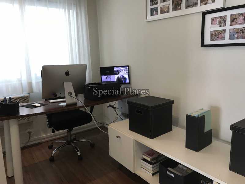 Conheça SUÍTE TÉRREA do imóvel - Casa em Condomínio Recreio, Mountain Green, Recreio dos Bandeirantes, Rio de Janeiro, RJ À Venda, 5 Quartos, 600m² - BAC5470 - 11 SUÍTE TÉRREA