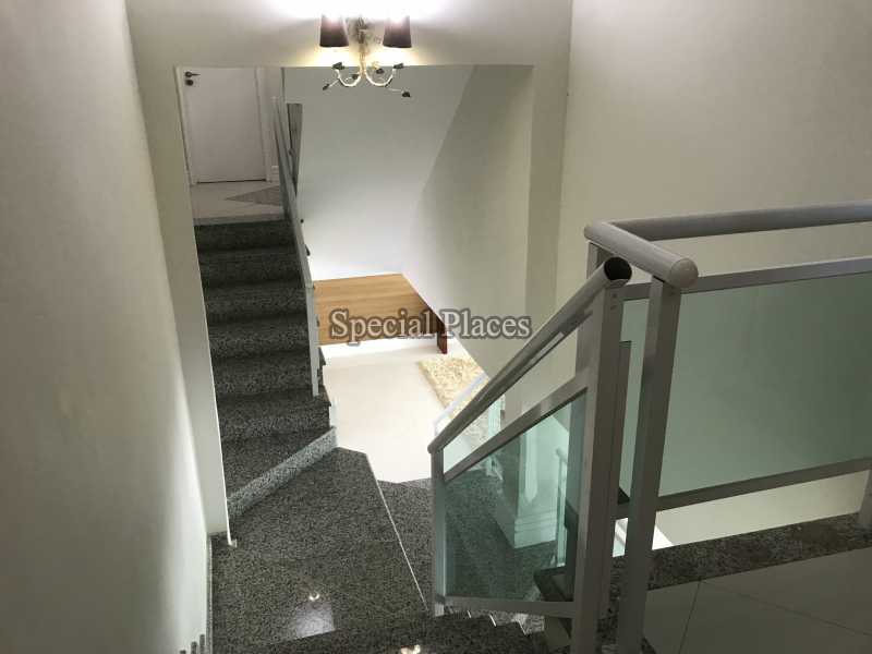 Conheça ESCADA do imóvel - Casa em Condomínio Recreio, Mountain Green, Recreio dos Bandeirantes, Rio de Janeiro, RJ À Venda, 5 Quartos, 600m² - BAC5470 - 14 ESCADA