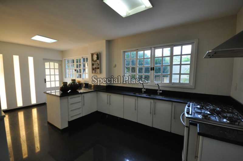 Conheça COZINHA do imóvel - Casa em Condomínio Barra, Santa Marina, Barra da Tijuca, Rio de Janeiro, RJ À Venda, 5 Quartos, 500m² - BAC1123 - 14 COZINHA
