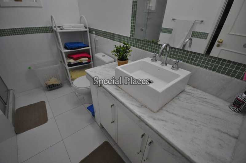Conheça BANHEIRO SUITE do imóvel - Casa em Condomínio Barra, Santa Marina, Barra da Tijuca, Rio de Janeiro, RJ À Venda, 5 Quartos, 500m² - BAC1123 - 10 BANHEIRO SUITE