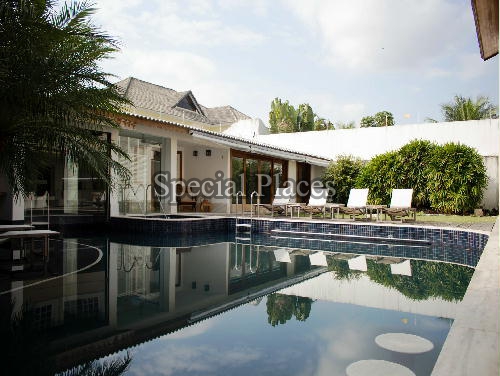 Conheça FACHADA do imóvel - Casa em Condomínio Barra, Santa Mônica Jardins, Barra da Tijuca, Rio de Janeiro, RJ Para Alugar, 4 Quartos, 800m² - LOC1010 - 1 FACHADA