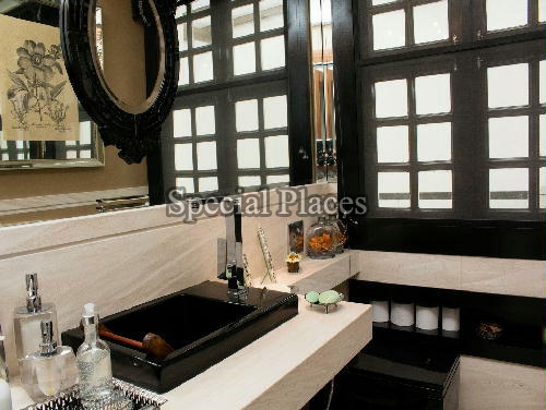 Conheça LAVABO do imóvel - Casa em Condomínio Barra, Santa Mônica Jardins, Barra da Tijuca, Rio de Janeiro, RJ Para Alugar, 4 Quartos, 800m² - LOC1010 - 19 LAVABO