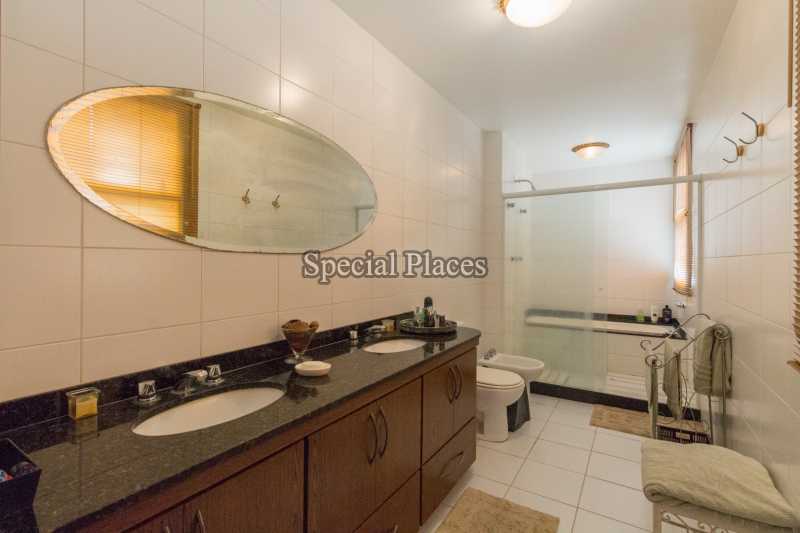 Conheça BANHEIRO SUITE do imóvel - Casa em Condominio Condomínio Vargem Grande, Verde Vale, Vargem Grande,Rio de Janeiro,RJ Para Alugar,5 Quartos,600m² - LOC1021 - 20 BANHEIRO SUITE