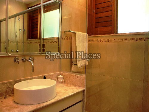 Conheça BANHEIRO do imóvel - Casa em Condomínio São Conrado, Pedra Bonita, São Conrado, Rio de Janeiro, RJ Para Alugar, 4 Quartos, 1000m² - LOC1028 - 27 BANHEIRO