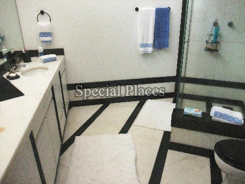 Conheça BANHEIRO do imóvel - Casa em Condomínio Itanhangá, Greenwood Park, Itanhangá, Rio de Janeiro, RJ Para Alugar, 4 Quartos, 760m² - LOC1031 - 27 BANHEIRO
