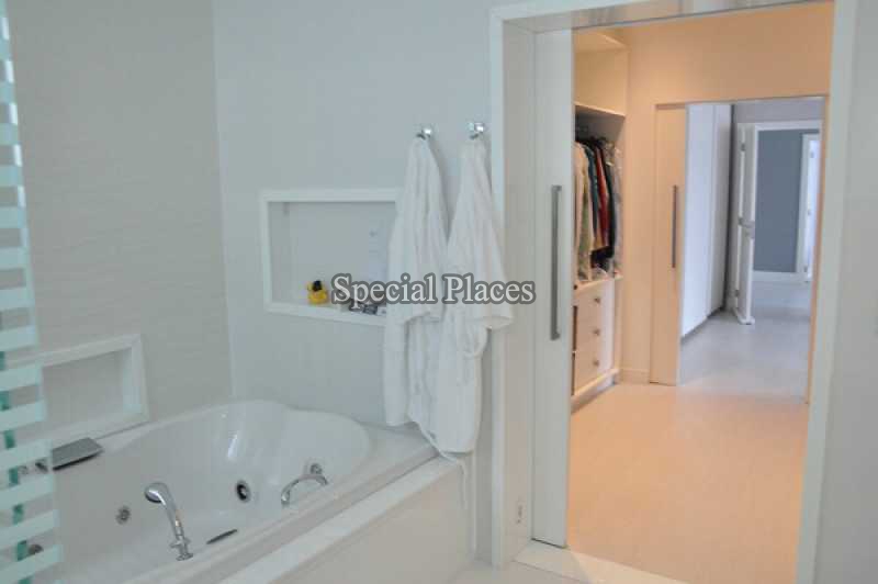 Conheça 16banheiros do imóvel - Casa em Condomínio Barra, Mansões, Barra da Tijuca, Rio de Janeiro, RJ Para Alugar, 4 Quartos, 600m² - LOC1052 - 17 16banheiros