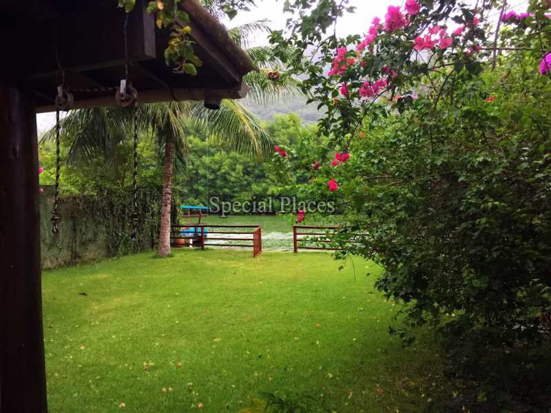 Conheça GRAMADO do imóvel - Casa Barra da Tijuca, Rio de Janeiro, RJ Para Alugar, 250m² - LOC1056 - 7 GRAMADO