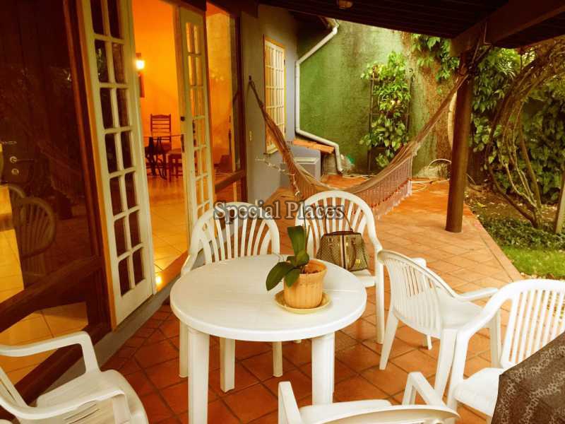 Conheça VARANDA do imóvel - Casa Barra da Tijuca, Rio de Janeiro, RJ Para Alugar, 250m² - LOC1056 - 8 VARANDA