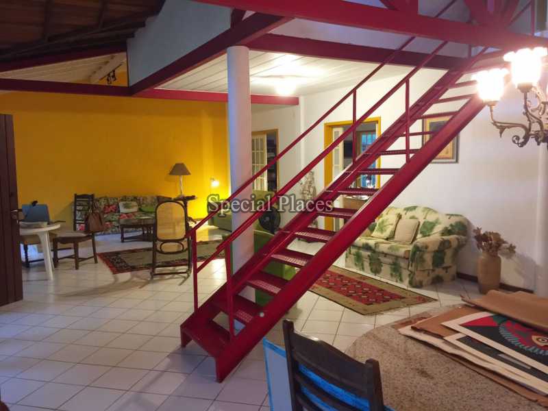 Conheça DETALHE ESCADA do imóvel - Casa Barra da Tijuca, Rio de Janeiro, RJ Para Alugar, 250m² - LOC1056 - 12 DETALHE ESCADA
