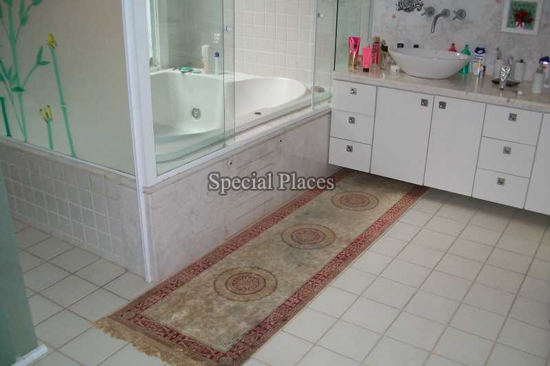 Conheça Banheiro master do imóvel - Casa À Venda no Condomínio Recreio, Maramar - Recreio dos Bandeirantes - Rio de Janeiro - RJ - BAC5842 - 19 Banheiro master