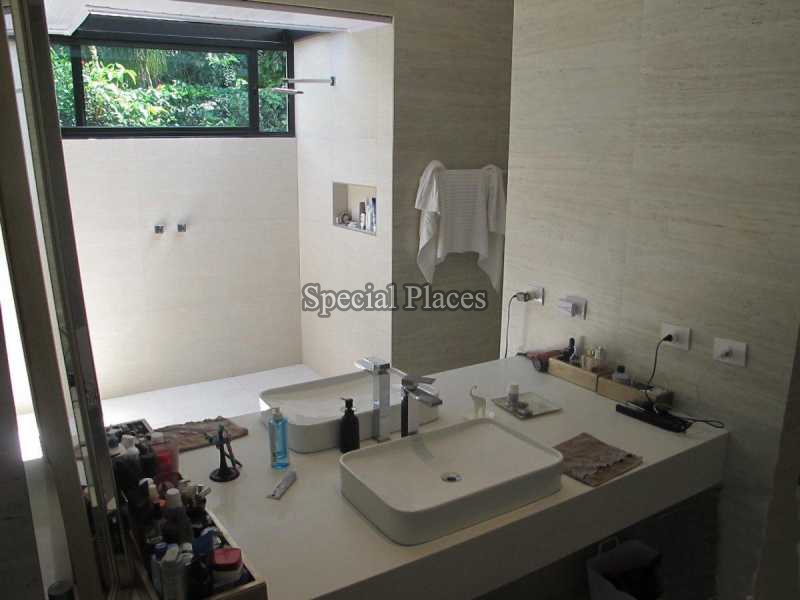 Conheça BANHEIRO SUITE do imóvel - Casa À Venda no Condomínio Itanhangá, Eng. N. da Rocha - Itanhangá - Rio de Janeiro - RJ - BAC5899 - 18 BANHEIRO SUITE