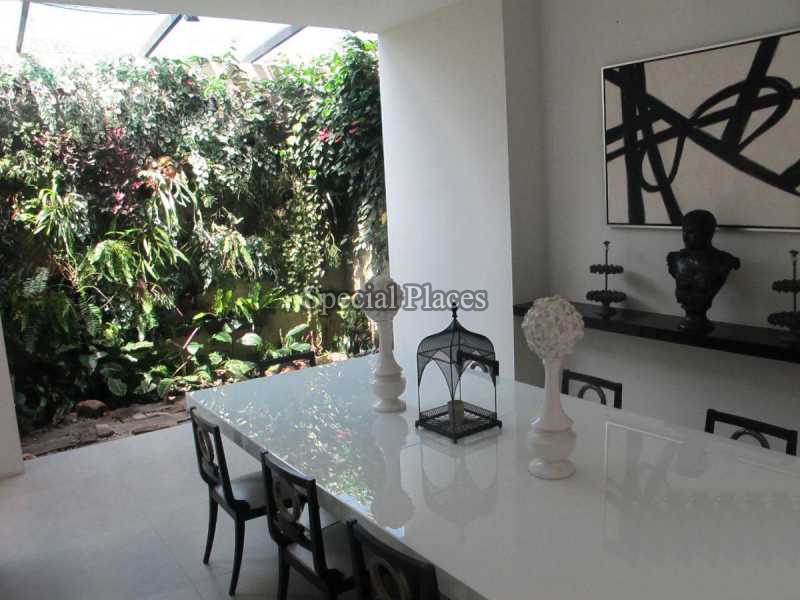 Conheça SALA JANTAR / JARDIM INVERNO do imóvel - Casa À Venda no Condomínio Itanhangá, Eng. N. da Rocha - Itanhangá - Rio de Janeiro - RJ - BAC5899 - 14 SALA JANTAR / JARDIM INVERNO
