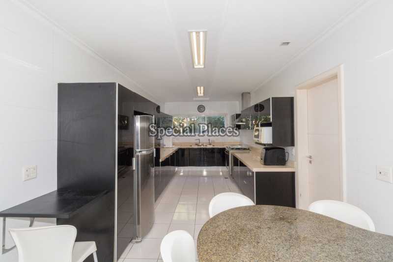 Conheça COZINHA do imóvel - Casa À Venda no Condomínio Barra, Núcleo das Mansões - Barra da Tijuca - Rio de Janeiro - RJ - BAC5910 - 17 COZINHA