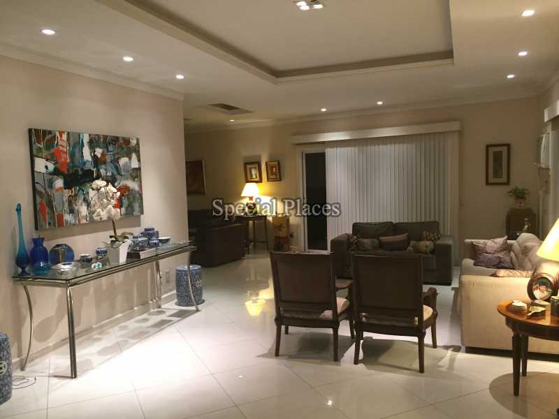 Conheça SALA DE ESTAR NOITE do imóvel - Casa À Venda no Condomínio Barra, Núcleo das Mansões - Barra da Tijuca - Rio de Janeiro - RJ - BAC5910 - 11 SALA DE ESTAR NOITE