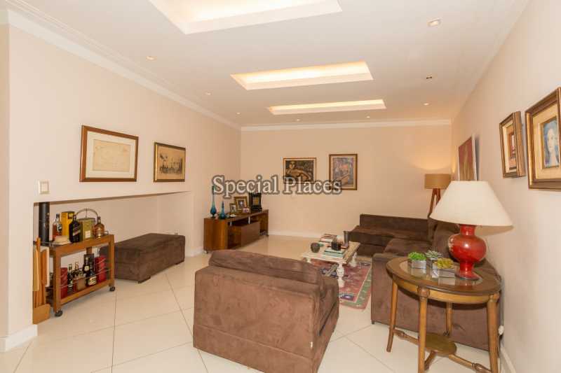 Conheça SALA DE TV do imóvel - Casa À Venda no Condomínio Barra, Núcleo das Mansões - Barra da Tijuca - Rio de Janeiro - RJ - BAC5910 - 12 SALA DE TV