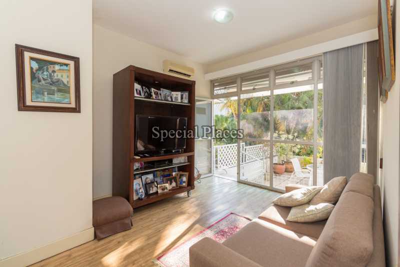 Conheça SALA ÍNTIMA do imóvel - Casa À Venda no Condomínio Itanhangá, Jardim - Itanhangá - Rio de Janeiro - RJ - BAC5911 - 23 SALA ÍNTIMA