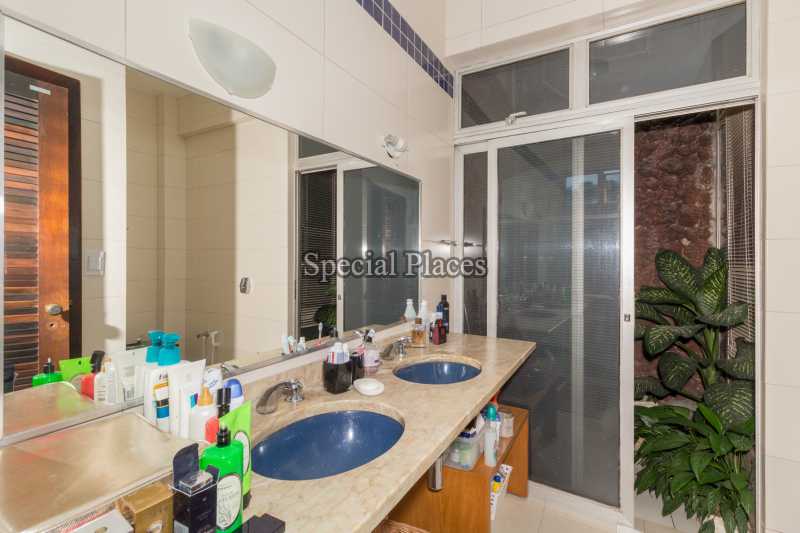Conheça BANHEIRO MASTER do imóvel - Casa À Venda no Condomínio Itanhangá, Jardim - Itanhangá - Rio de Janeiro - RJ - BAC5911 - 31 BANHEIRO MASTER