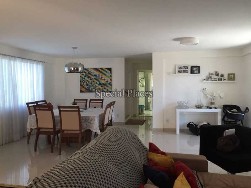 Conheça SALA/SALA DE JANTAR do imóvel - Casa À Venda no Condomínio Recreio, Quintas do Pontal - Recreio dos Bandeirantes - Rio de Janeiro - RJ - BAC5811 - 15 SALA/SALA DE JANTAR