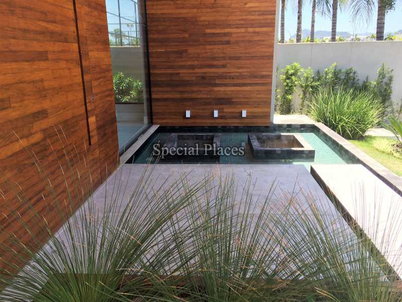 Conheça detalhe fachada do imóvel - Casa em Condominio Condomínio Barra, Alphaville, Barra da Tijuca,Rio de Janeiro,RJ Para Alugar,5 Quartos,730m² - LOC1072 - 3 detalhe fachada