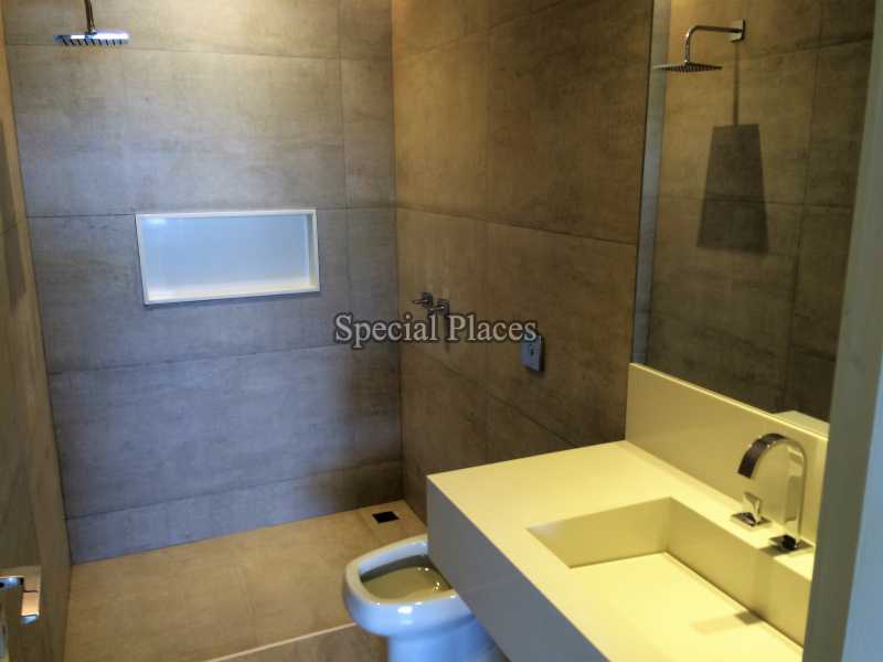 Conheça banheiro suite terrea do imóvel - Casa em Condominio Condomínio Barra, Alphaville, Barra da Tijuca,Rio de Janeiro,RJ Para Alugar,5 Quartos,730m² - LOC1072 - 16 banheiro suite terrea