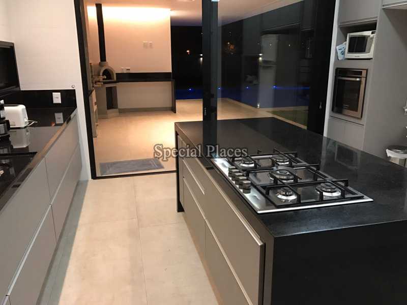 Conheça Cozinha do imóvel - Casa em Condominio Condomínio Barra, Alphaville, Barra da Tijuca,Rio de Janeiro,RJ Para Alugar,5 Quartos,730m² - LOC1072 - 22 Cozinha
