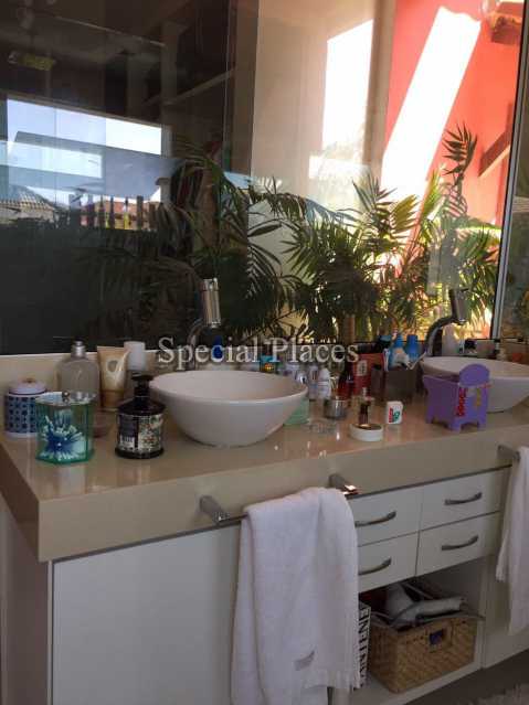 Conheça Banheiro Suite do imóvel - Casa em Condomínio Recreio, Maramar, Recreio dos Bandeirantes, Rio de Janeiro, RJ Para Alugar, 5 Quartos, 483m² - LOC1076 - 19 Banheiro Suite