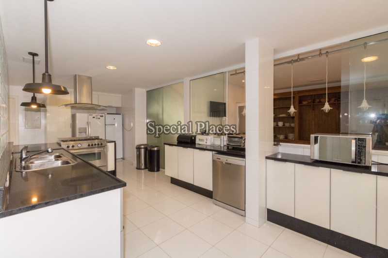 Conheça Copa cozinha 2 do imóvel - Casa em Condominio Condomínio Barra, Pedra de Itaúna, Barra da Tijuca,Rio de Janeiro,RJ Para Alugar,5 Quartos,788m² - LOC1078 - 12 Copa cozinha 2