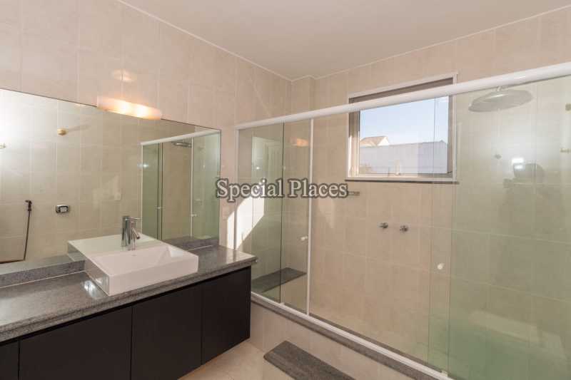 Conheça Banheiro Suíte do imóvel - Casa em Condominio Condomínio Barra, Pedra de Itaúna, Barra da Tijuca,Rio de Janeiro,RJ Para Alugar,5 Quartos,788m² - LOC1078 - 15 Banheiro Suíte