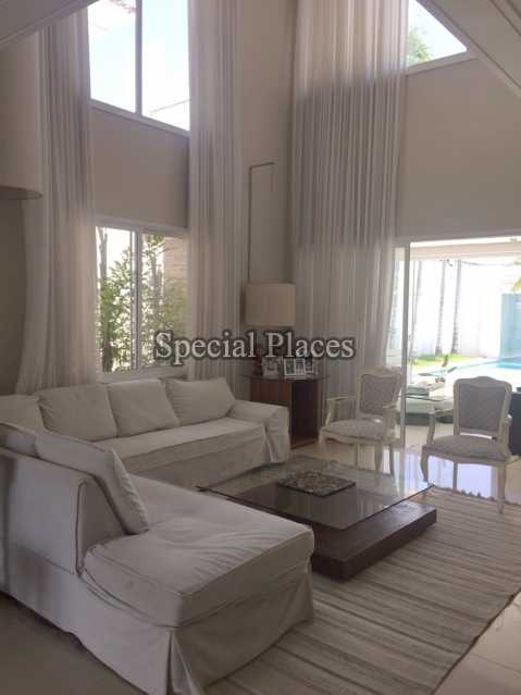 Conheça SALA DE ESTAR do imóvel - Casa em Condomínio Barra, Del Lago, Barra da Tijuca, Rio de Janeiro, RJ Para Alugar, 5 Quartos, 400m² - LOC1082 - 4 SALA DE ESTAR