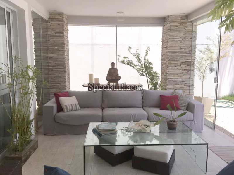 Conheça SALA do imóvel - Casa em Condomínio Barra, Del Lago, Barra da Tijuca, Rio de Janeiro, RJ Para Alugar, 5 Quartos, 400m² - LOC1082 - 10 SALA