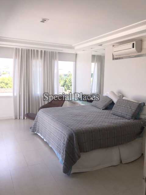 Conheça SUITE MASTER do imóvel - Casa em Condomínio Barra, Del Lago, Barra da Tijuca, Rio de Janeiro, RJ Para Alugar, 5 Quartos, 400m² - LOC1082 - 11 SUITE MASTER