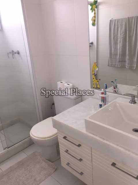 Conheça BANHEIRO SUITE do imóvel - Casa em Condomínio Barra, Del Lago, Barra da Tijuca, Rio de Janeiro, RJ Para Alugar, 5 Quartos, 400m² - LOC1082 - 14 BANHEIRO SUITE