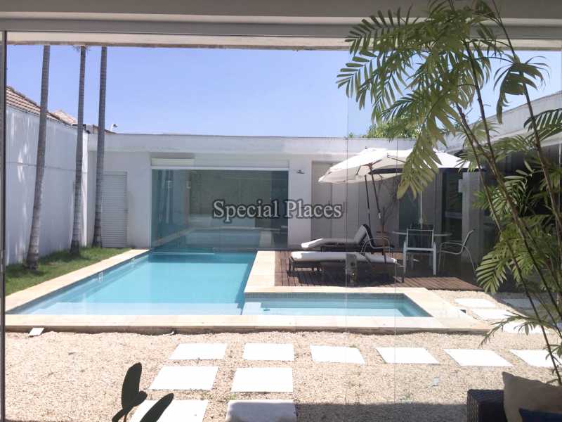 Conheça PISCINA do imóvel - Casa em Condomínio Barra, Del Lago, Barra da Tijuca, Rio de Janeiro, RJ Para Alugar, 5 Quartos, 400m² - LOC1082 - 17 PISCINA