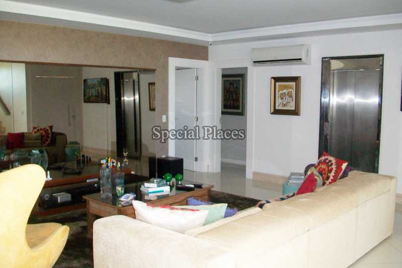 Conheça SALA INTIMA 2º ANDAR/ ELEVADOR do imóvel - Casa em Condominio Condomínio Barra, Mansões, Barra da Tijuca,Rio de Janeiro,RJ Para Alugar,5 Quartos,804m² - LOC1087 - 12 SALA INTIMA 2º ANDAR/ ELEVADOR